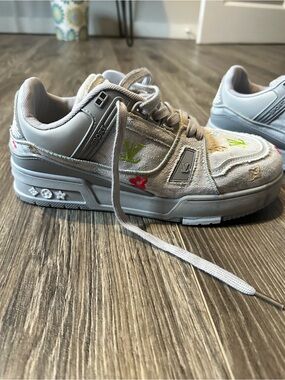 Gray Embroidered Fashion Sneakers